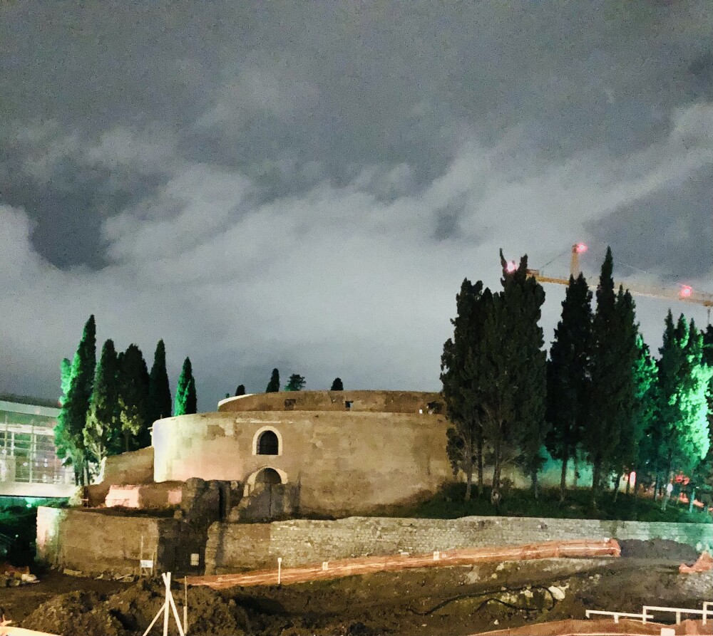 Scatto notturno del mausoleo di Augusto, in questi giorni 