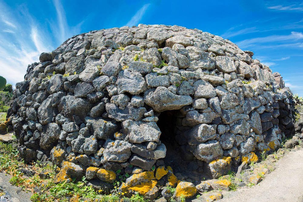 Le costruzuioni megalitiche di Pantelleria denominate Sesi